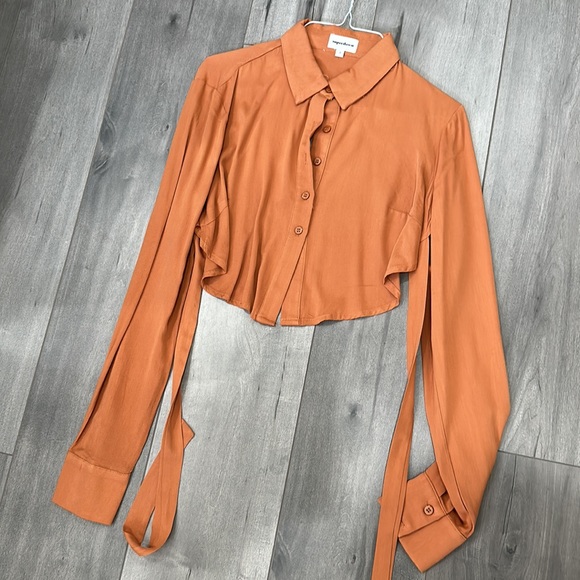 Superdown brand backless long sleeve. - Picture 3 of 4